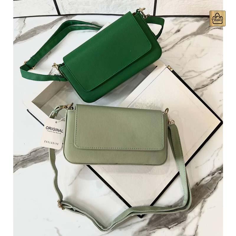 کیف زنانه پاسپورتی کد B5