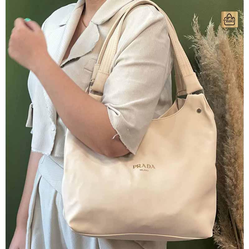 کیف دخترانه دوشی و دستی سایز بزرگ پرادا Prada کد b112